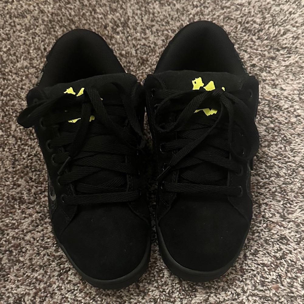 Sleek Black and Yellow Men's Sneakers